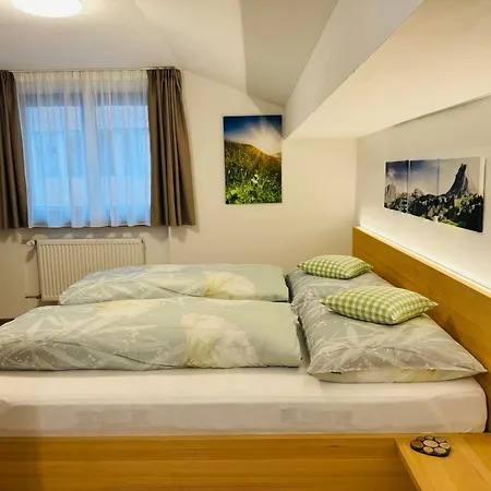 Garni Enzian Konukevi Damuels