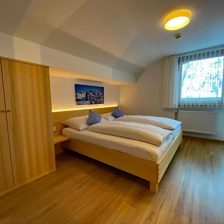 Garni Enzian Konukevi